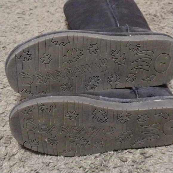 Bearpaw Tall Emma Suede Boots Size 7. Worn only once for an hour inside! - Picture 4 of 8